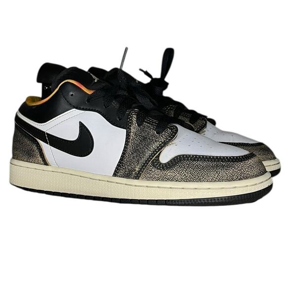 Boys Nike Air Jordan 1 Low SE GS DQ8421-100 Leather Athletic Shoes SZ 6.5Y Black - Picture 3 of 6